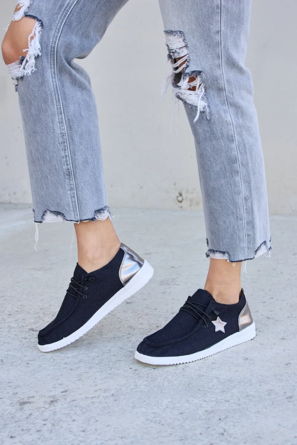 Forever Link Star Logo Lace-Up Low Top Black w/ Pewter Accent Comfy Flat Sneakers