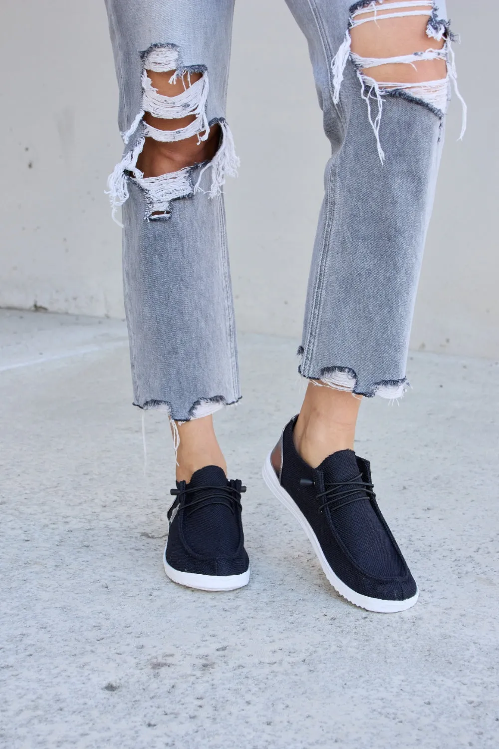 Forever Link Star Logo Lace-Up Low Top Black w/ Pewter Accent Comfy Flat Sneakers