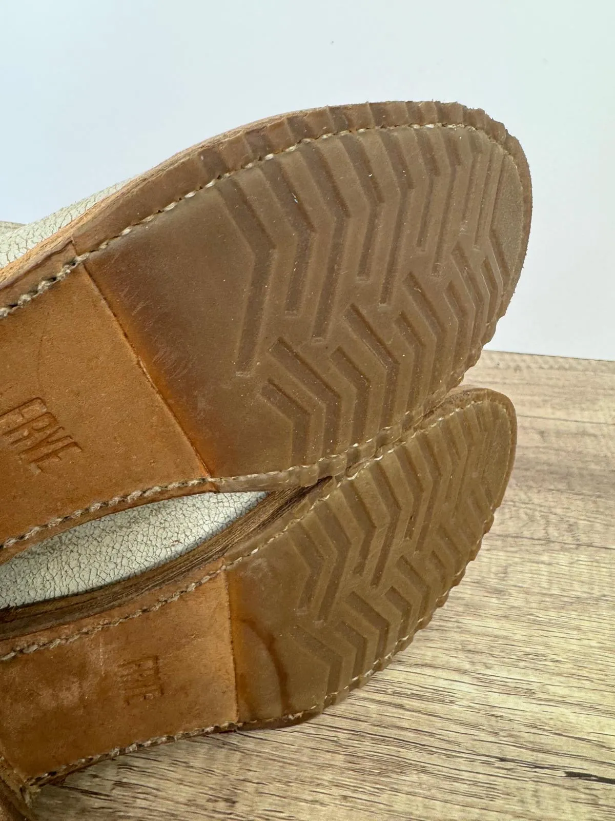 FRYE VERONICA DISTRESSED  LEATHER BOOTIES