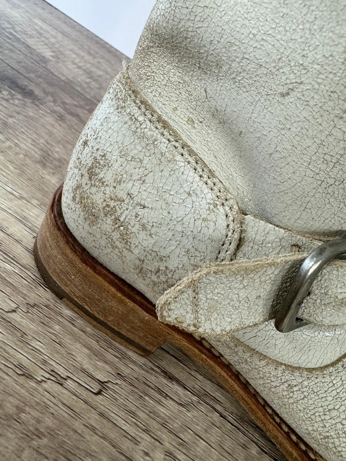 FRYE VERONICA DISTRESSED  LEATHER BOOTIES