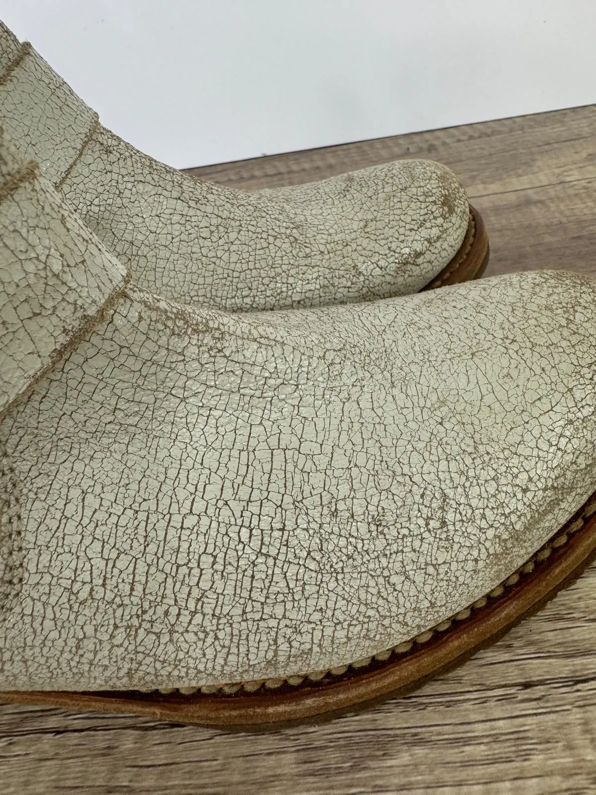 FRYE VERONICA DISTRESSED  LEATHER BOOTIES