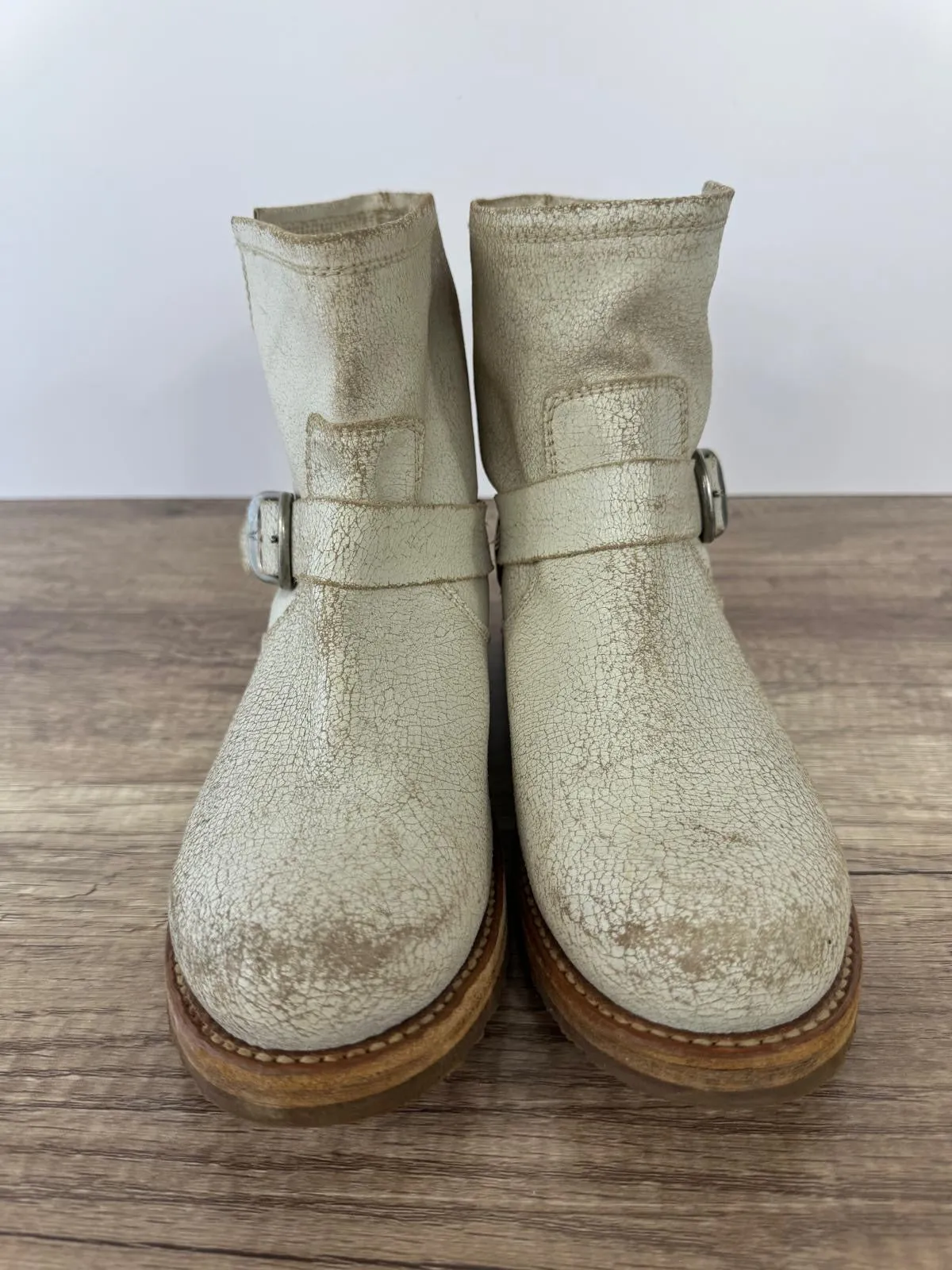 FRYE VERONICA DISTRESSED  LEATHER BOOTIES