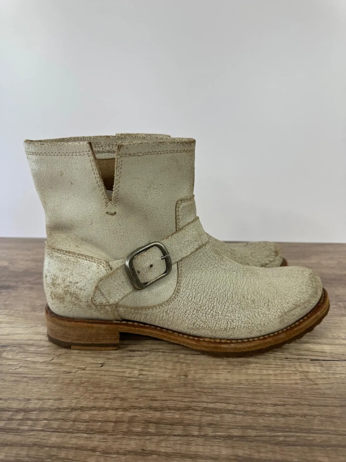 FRYE VERONICA DISTRESSED  LEATHER BOOTIES