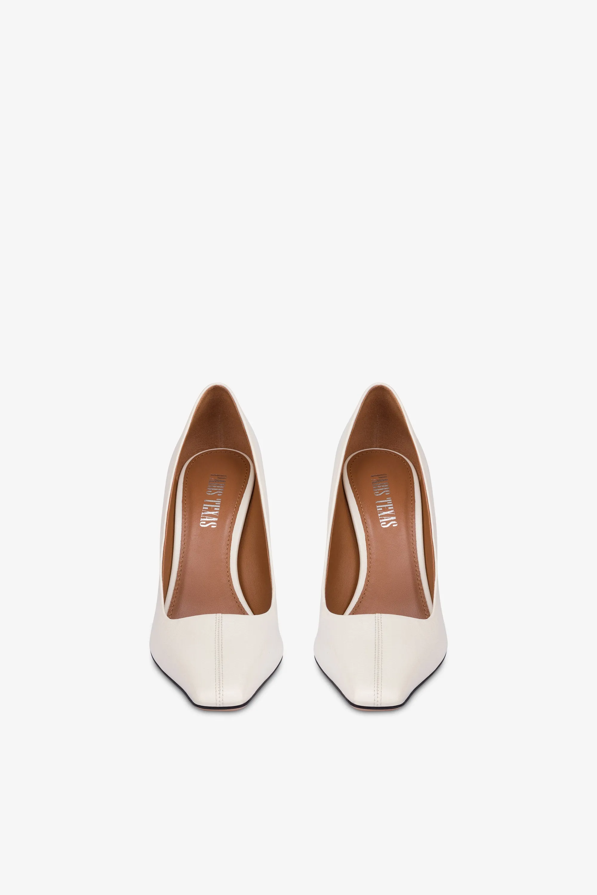 Pumps in off-white leather
